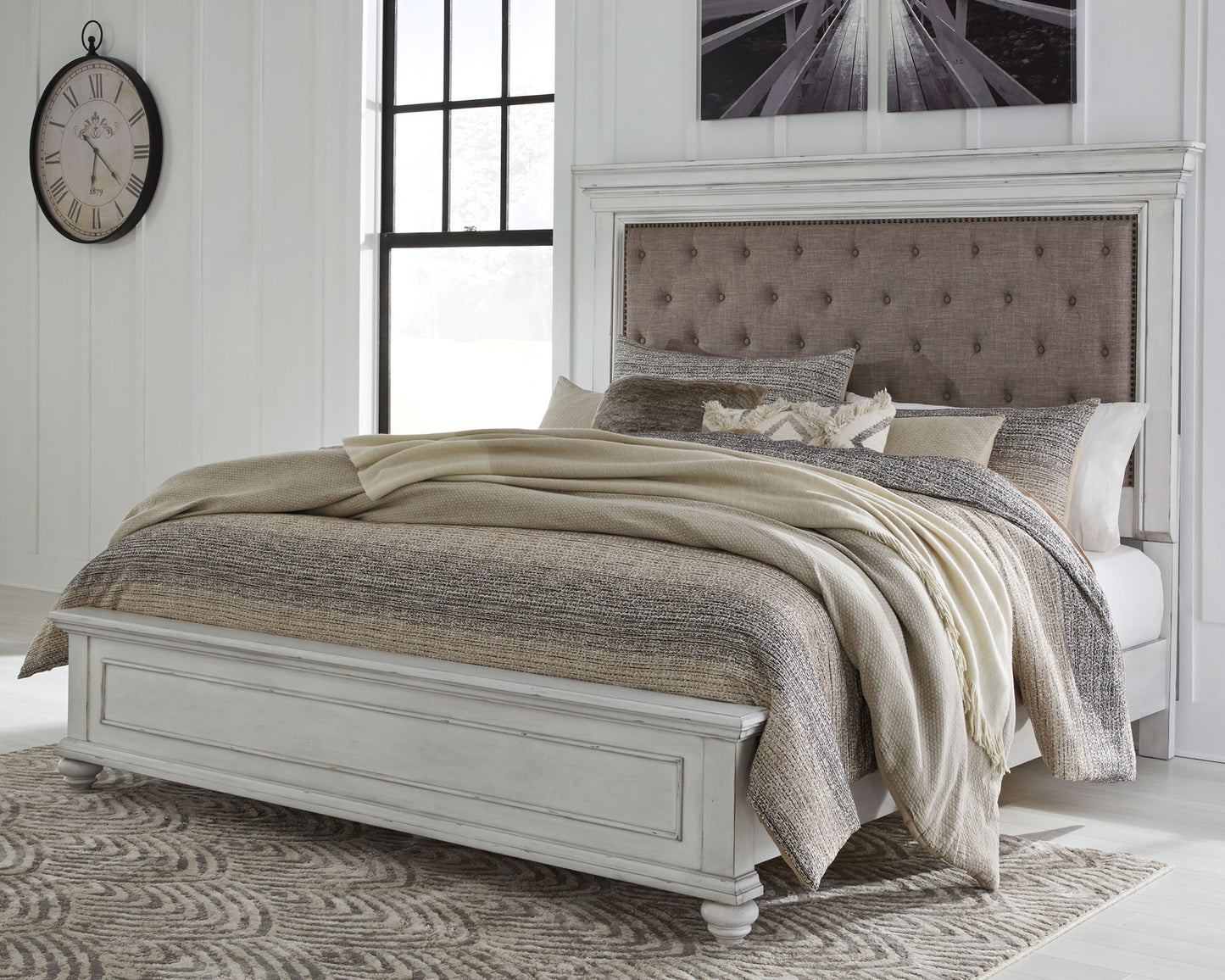 Kanwyn - Upholstered Panel Bed
